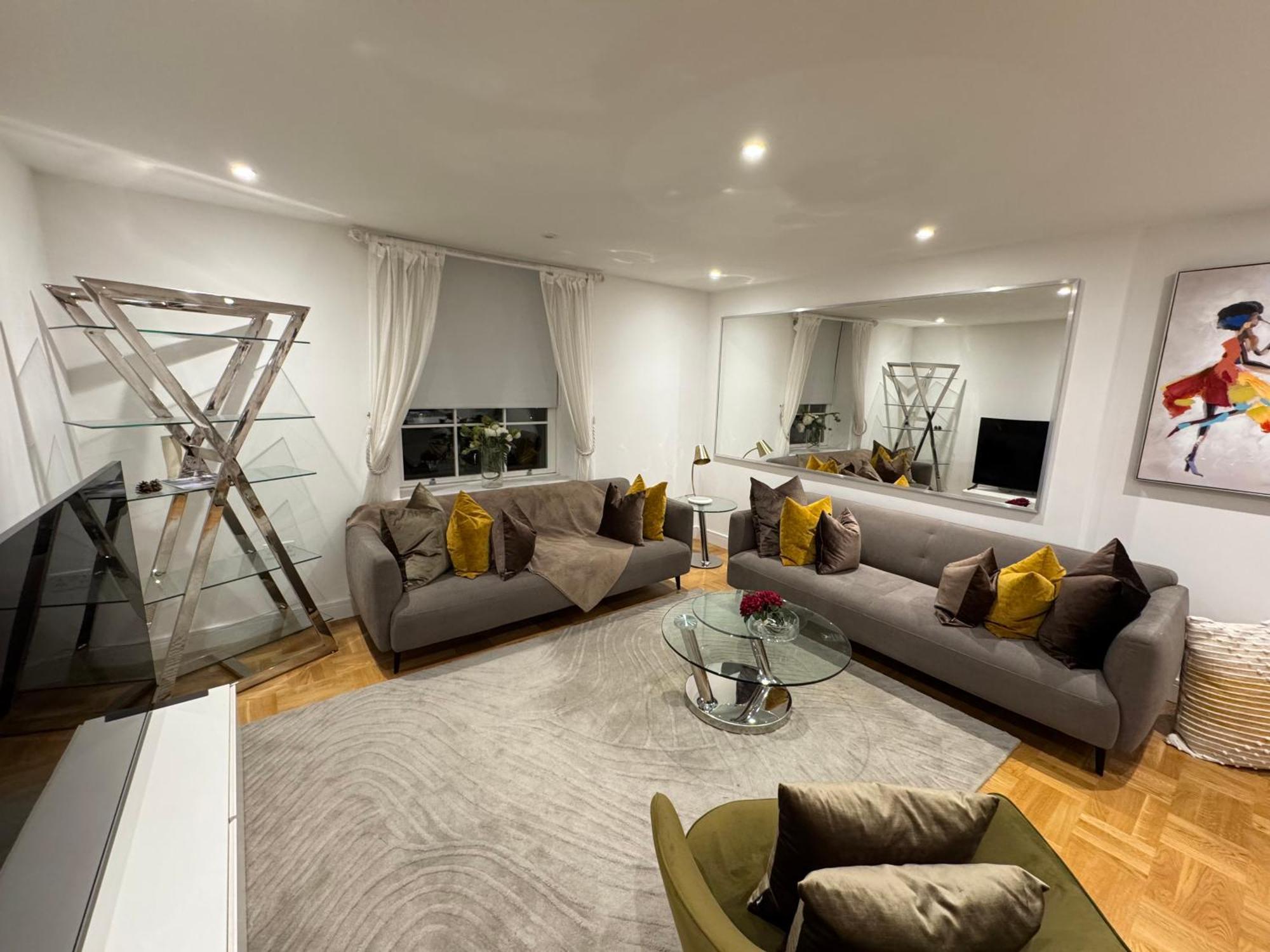High Deluxe Standard Flat For 6 People In The Heart Of Appartamento